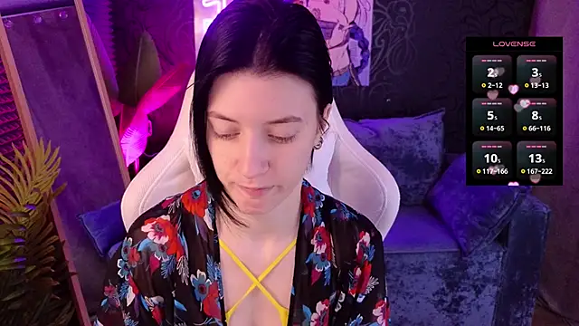 roxy riot  online show from 18, 12, 2025