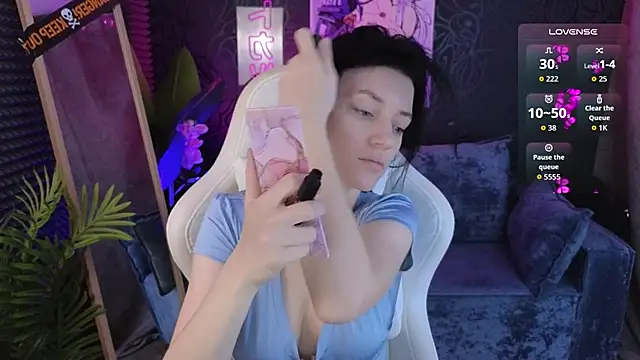 roxy riot  online show from 5, 11, 2025