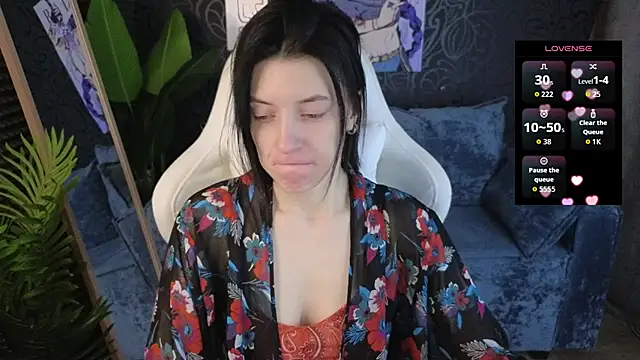 roxy riot  online show from 15, 12, 2025