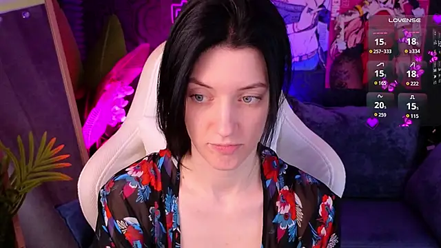 roxy riot  online show from 18, 10, 2025