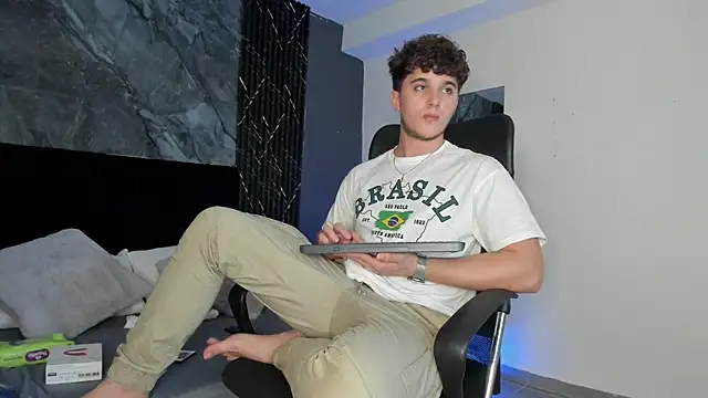 ErosGeorgiou online show from 5, 3, 2025