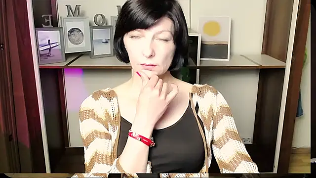 Snapshot of _AngeliaFlow_ chatting on 9, 7, 2026 AngeliaFlow online show from 9, 7, 2026