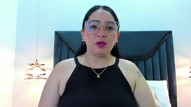 ZamiraGates online show from 2, 3, 2025
