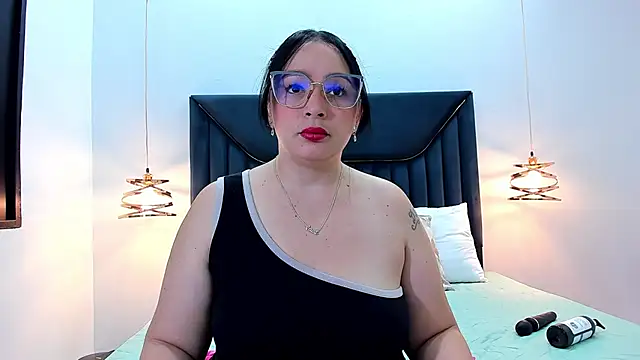 ZamiraGates online show from 26, 2, 2025