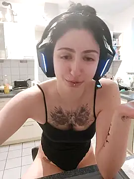 Snapshot of Gamergirl-Linela chatting on 27, 4, 2026 Gamergirl-Linela online show from 27, 4, 2026