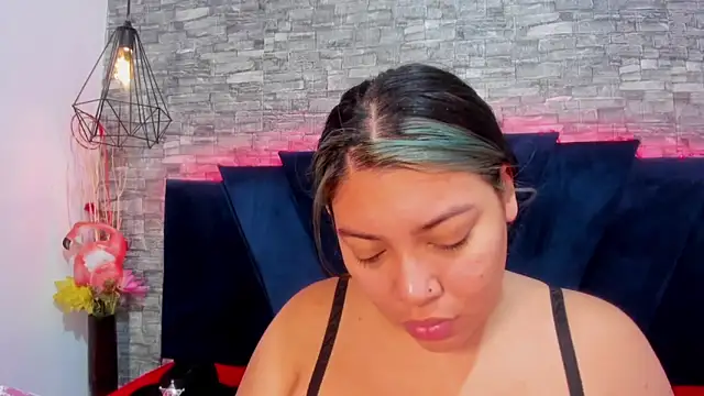 Sophia Brunett online show from 15, 4, 2026