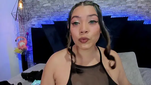 Sophia Brunett online show from 1, 4, 2026