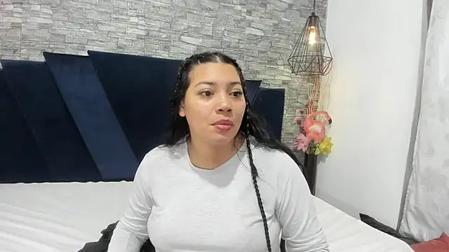 Sophia Brunett online show from 22, 12, 2025