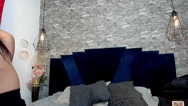 Sophia Brunett online show from 12, 3, 2026