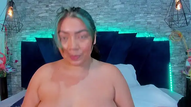 Sophia Brunett online show from 17, 4, 2026