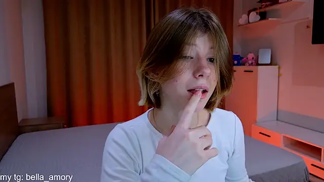 Bella amory online show from 2, 12, 2025