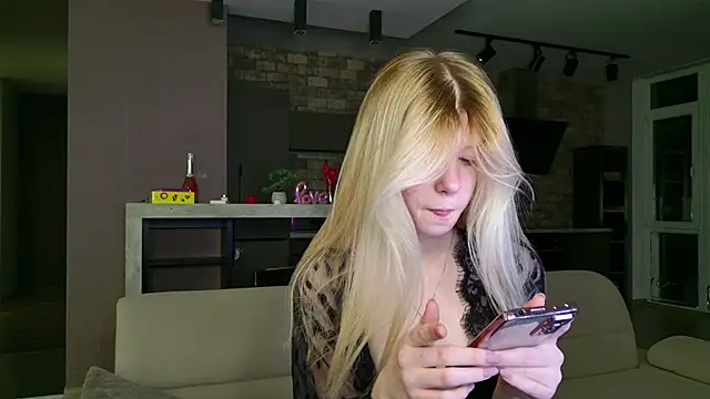 Bella amory online show from 5, 3, 2025