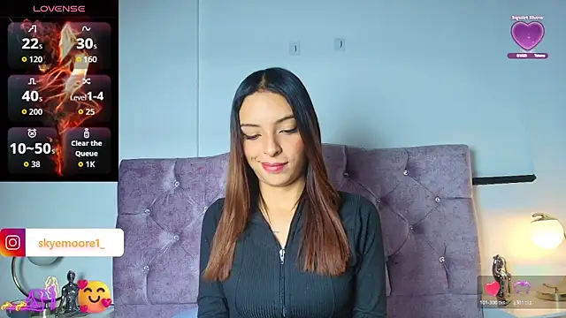 Snapshot of Skye_Moore chatting on 17, 10, 2025 Skye Moore online show from 17, 10, 2025