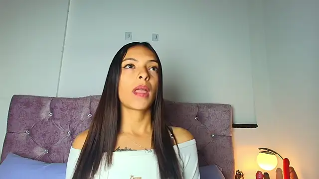 Snapshot of Skye_Moore chatting on 12, 11, 2025 Skye Moore online show from 12, 11, 2025