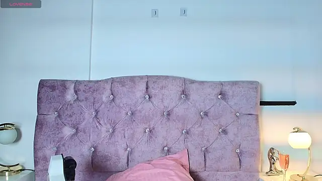 Snapshot of Skye_Moore chatting on 18, 10, 2025 Skye Moore online show from 18, 10, 2025