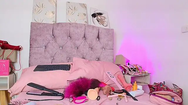 Skye Moore online show from 5, 3, 2026