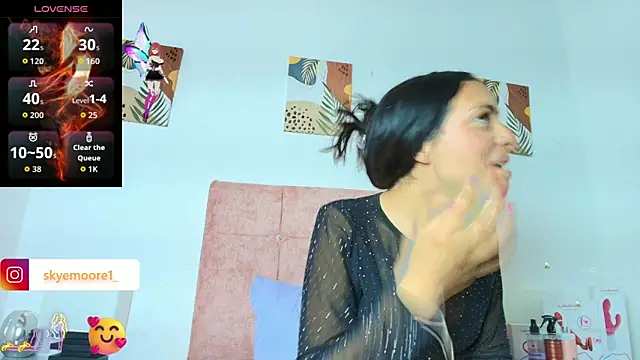 Snapshot of Skye_Moore chatting on 11, 11, 2025 Skye Moore online show from 11, 11, 2025