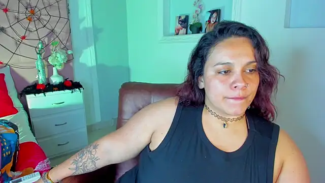 KourtneyEvans online show from 17, 10, 2025