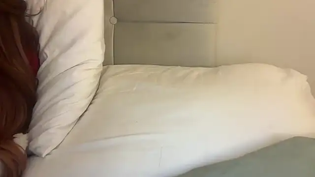 Snapshot of skyejde chatting on 8, 11, 2025 skyejde online show from 8, 11, 2025