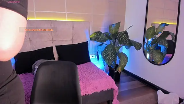 Snapshot of _michonne_ chatting on 15, 10, 2025 michonne online show from 15, 10, 2025