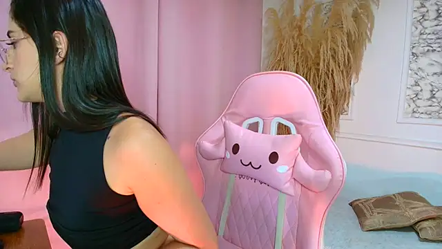 Danella houston online show from 2, 4, 2026