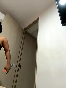 Snapshot of Tana_latin chatting on 18, 11, 2025 Tana latin online show from 18, 11, 2025