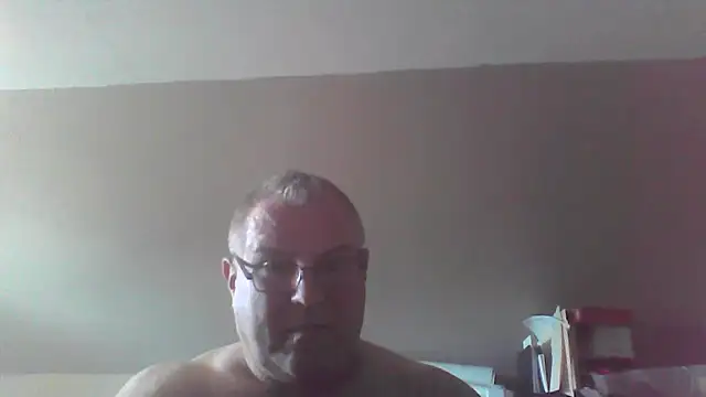Snapshot of mkestr69 chatting on 2, 10, 2025 mkestr69 online show from 2, 10, 2025
