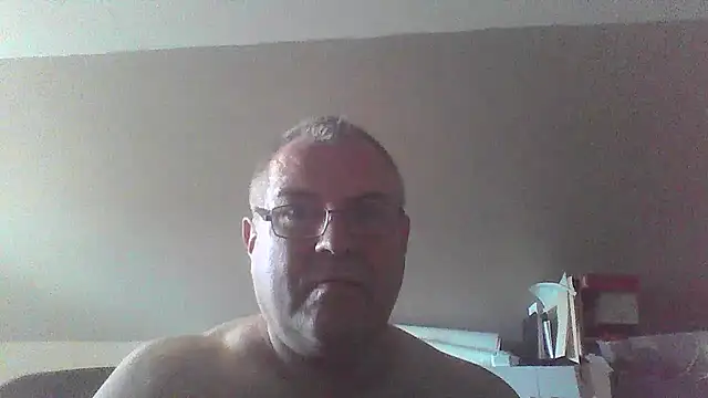 Snapshot of mkestr69 chatting on 1, 10, 2025 mkestr69 online show from 1, 10, 2025