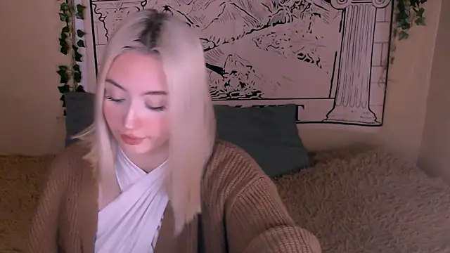 Snapshot of beauty_blonde chatting on 18, 3, 2025 beauty blonde online show from 18, 3, 2025