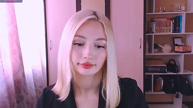 Snapshot of beauty_blonde chatting on 4, 3, 2025 beauty blonde online show from 4, 3, 2025