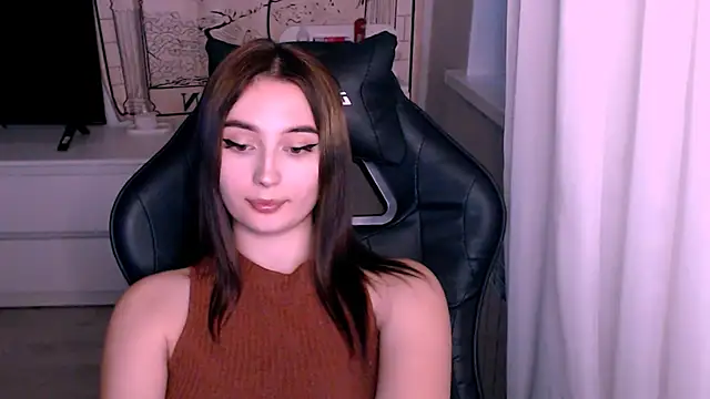 Snapshot of beauty_blonde chatting on 4, 10, 2025 beauty blonde online show from 4, 10, 2025