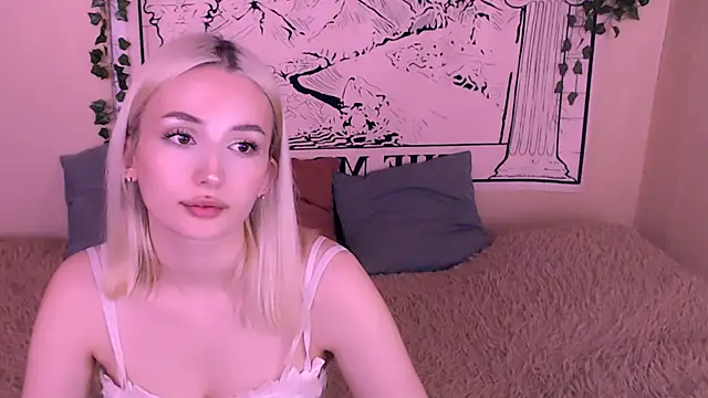Snapshot of beauty_blonde chatting on 10, 3, 2025 beauty blonde online show from 10, 3, 2025
