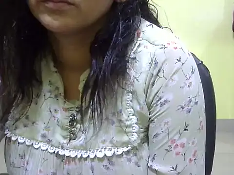 Snapshot of Your_cutiepie_ chatting on 28, 10, 2025 Your cutiepie online show from 28, 10, 2025