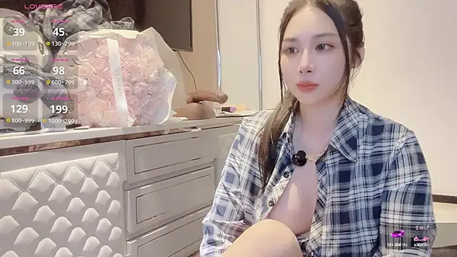 Moonccoi online show from 23, 9, 2025