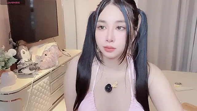 Moonccoi online show from 28, 9, 2025