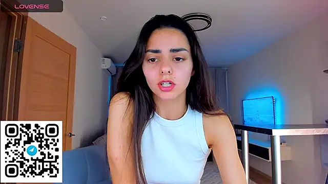 Snapshot of EmiliaZen chatting on 11, 10, 2025 EmiliaZen online show from 11, 10, 2025