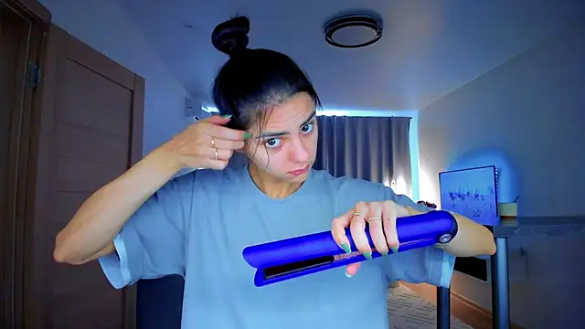 Snapshot of EmiliaZen chatting on 16, 10, 2025 EmiliaZen online show from 16, 10, 2025