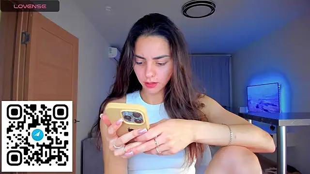 Snapshot of EmiliaZen chatting on 24, 11, 2025 EmiliaZen online show from 24, 11, 2025