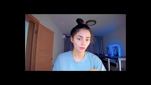 Snapshot of EmiliaZen chatting on 22, 11, 2025 EmiliaZen online show from 22, 11, 2025