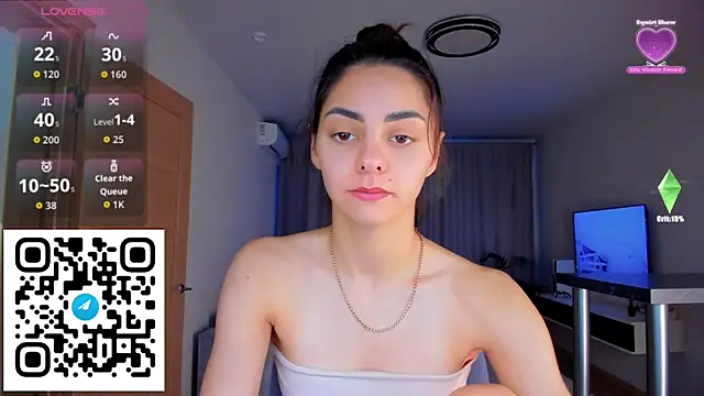 Snapshot of EmiliaZen chatting on 28, 11, 2025 EmiliaZen online show from 28, 11, 2025