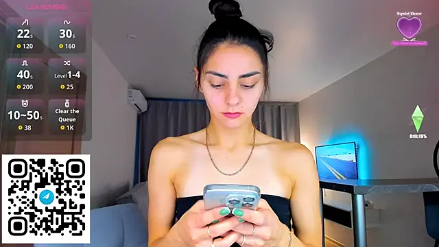 Snapshot of EmiliaZen chatting on 9, 10, 2025 EmiliaZen online show from 9, 10, 2025