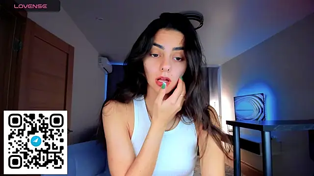 Snapshot of EmiliaZen chatting on 10, 10, 2025 EmiliaZen online show from 10, 10, 2025