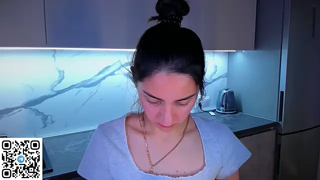 Snapshot of EmiliaZen chatting on 24, 6, 2026 EmiliaZen online show from 24, 6, 2026