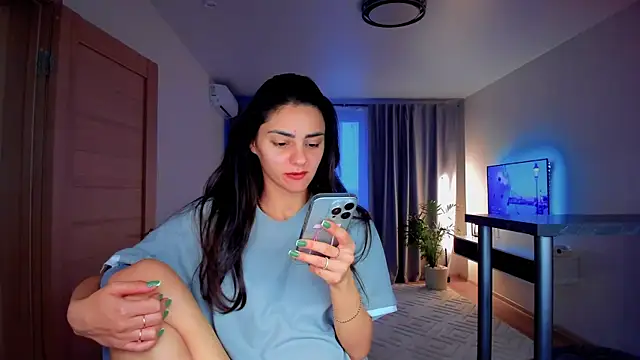 Snapshot of EmiliaZen chatting on 7, 10, 2025 EmiliaZen online show from 7, 10, 2025