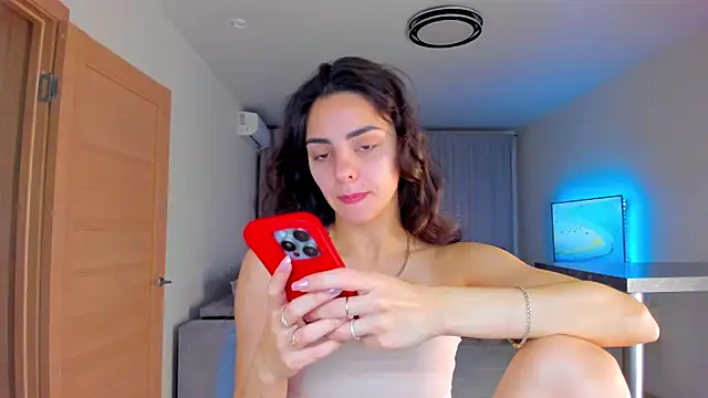 Snapshot of EmiliaZen chatting on 16, 11, 2025 EmiliaZen online show from 16, 11, 2025