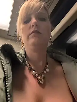 Sexybiene969 online show from 5, 12, 2025