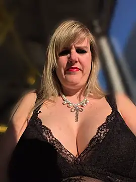 Sexybiene969 online show from 9, 4, 2026