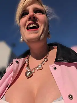 Sexybiene969 online show from 30, 4, 2026