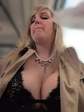 Sexybiene969 online show from 21, 4, 2026