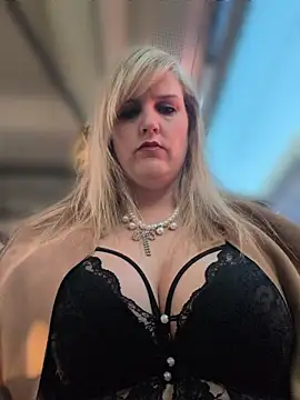 Sexybiene969 online show from 29, 4, 2026